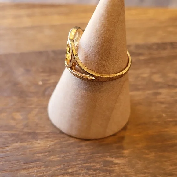 Hammered Hamsa Hand Gold Tone Ring, Size 7.5 - Picture 5 of 6